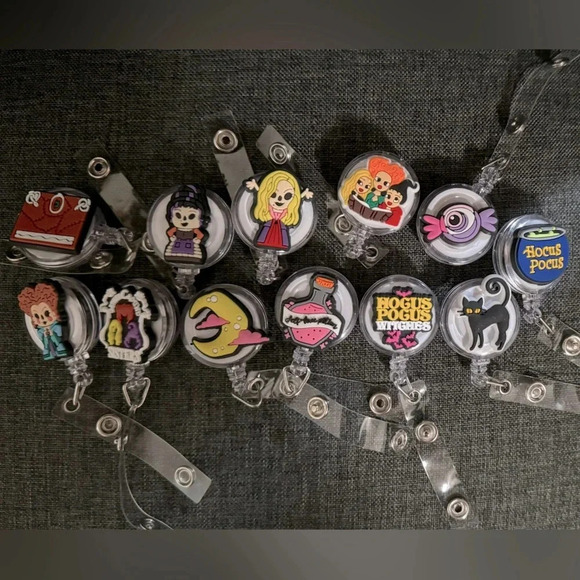 12 HOCUS POCUS BADGE HOLDER SET FROM MOVIE MERCH  ACCESSORIES HALLOWEEN - Picture 1 of 4